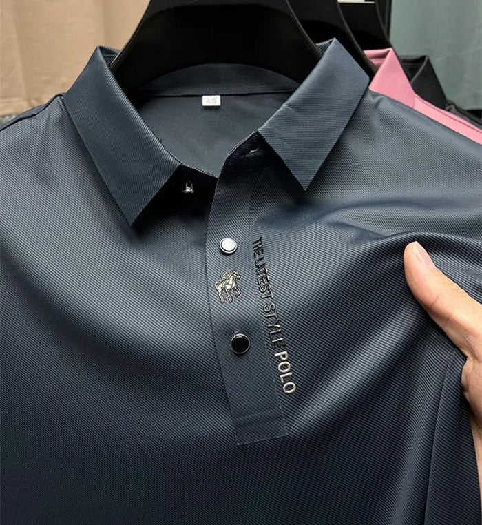 Zwart heren strijkvrij poloshirt; ideaal voor een casual of zakelijke look, kreukvrij comfort.