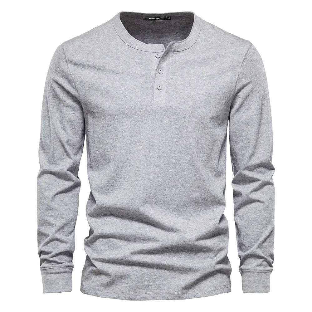Basic heren T-shirt met lange mouwen. Comfortabel en ademend, geschikt voor lente & zomer.