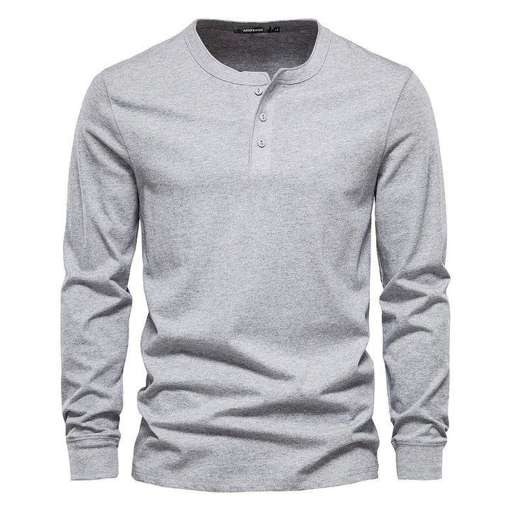 Basic heren T-shirt met lange mouwen. Comfortabel en ademend, geschikt voor lente & zomer.