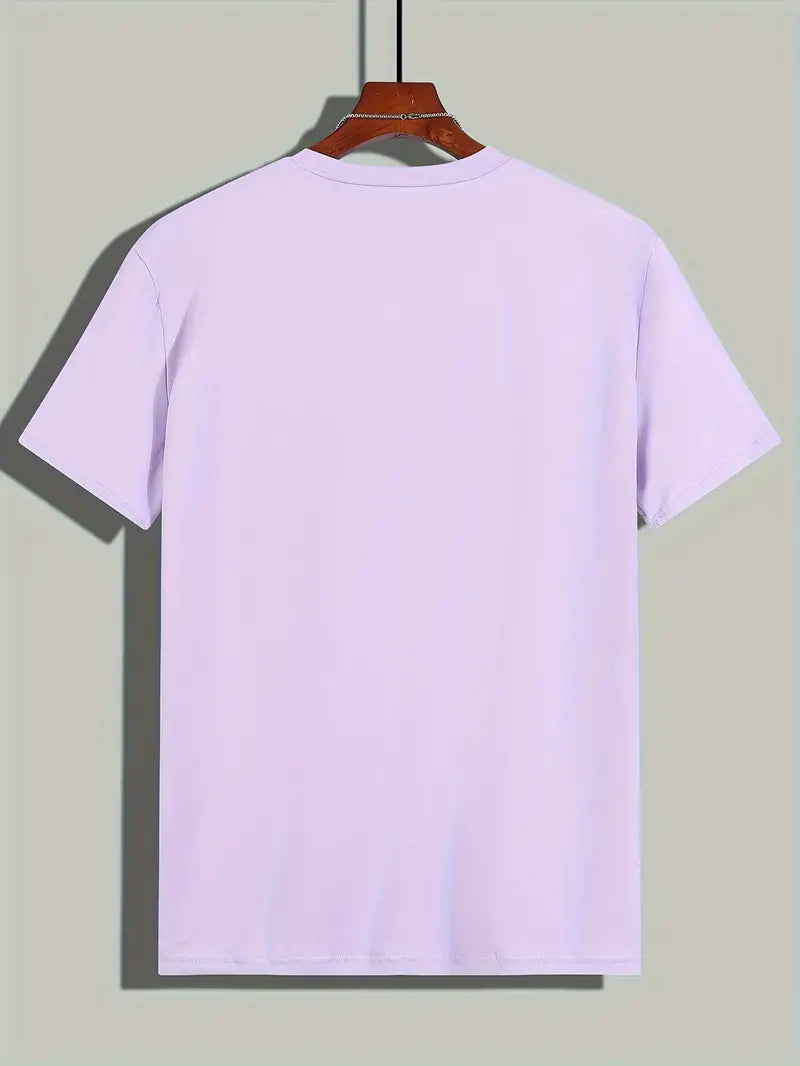 Lachende man in comfortabel Nico heren T-shirt, ademend katoen voor een actieve dag.
