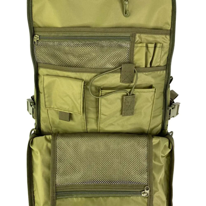 Gedetailleerde textuur van duurzame tactische outdoor rugzak voor heren, perfect voor wandelen, kamperen en survival.
