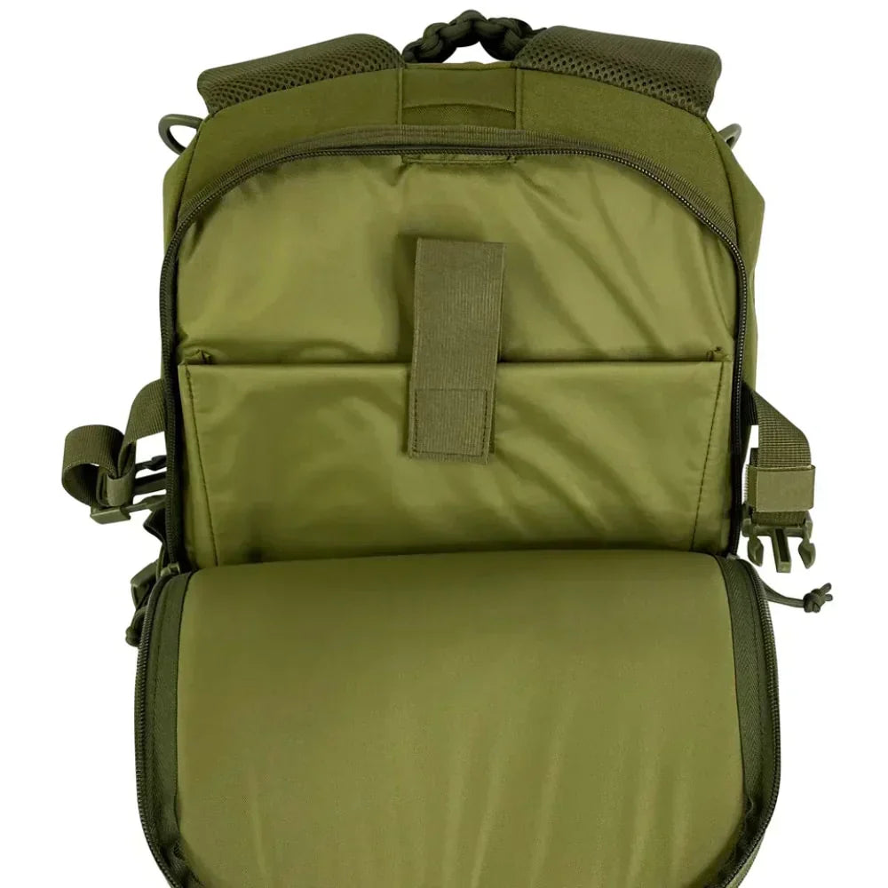 Survival tas: robuuste tactische outdoor rugzak voor heren, met Molle systeem, ideaal voor lange tochten. Camouflage.