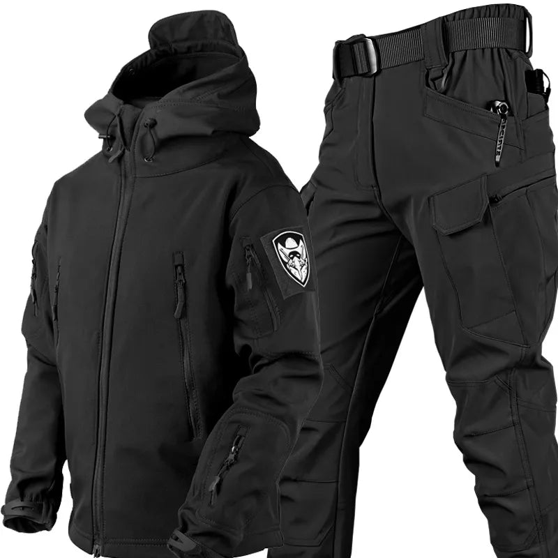 Heren tactische outdoor set Logan, wind- en waterdicht, ideaal voor avontuurlijke wandelingen en sport.