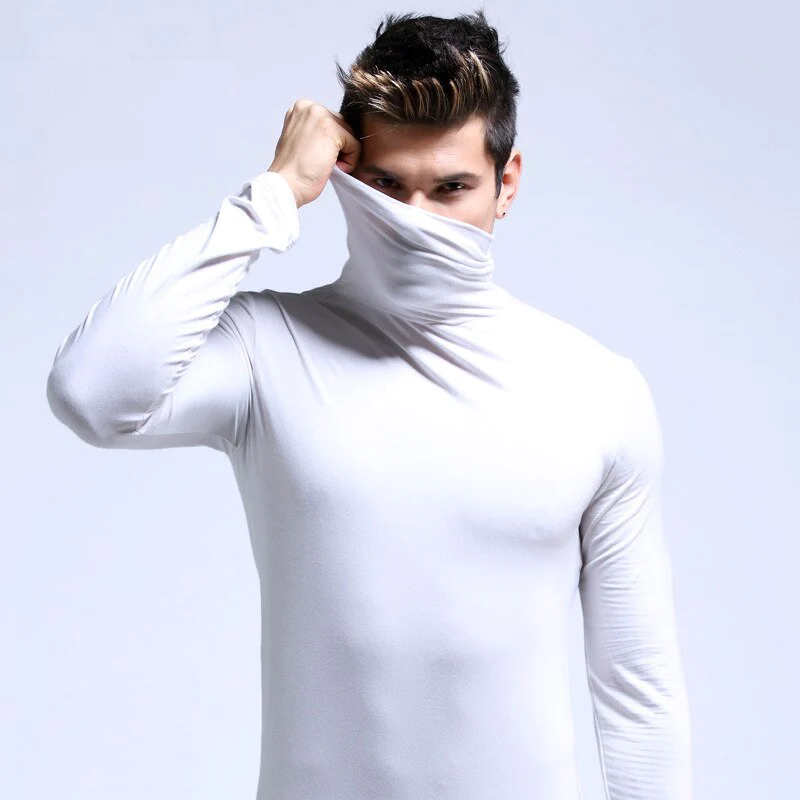 Warm en sportief heren thermoshirt met lange kraag, ideaal voor wintersport of als comfortabele basislaag.