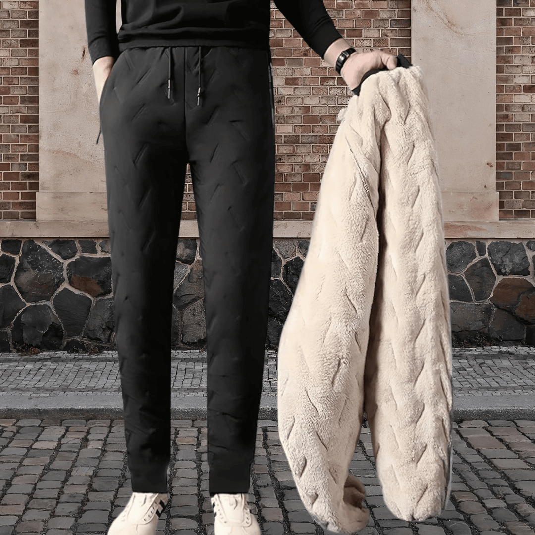 Zwarte heren winterbroek, warm en winddicht, perfect voor wandelen of fietsen in de kou.