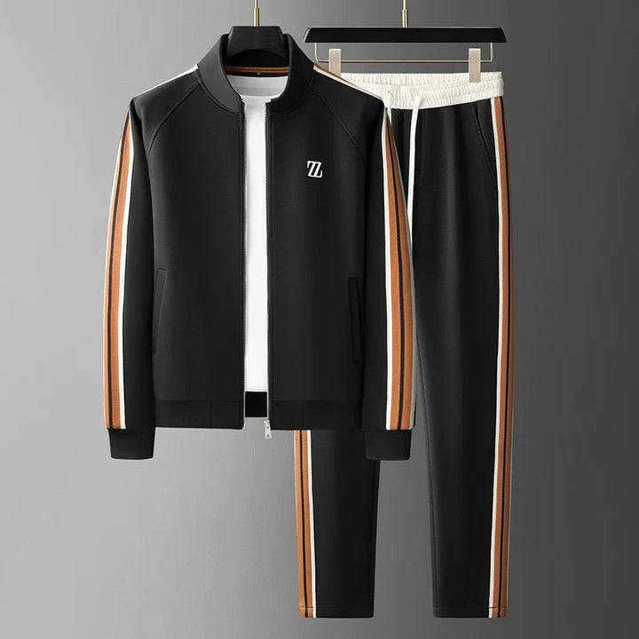 Zacht heren trainingspak voor optimaal comfort; modern design. Essentiële sportkleding en vrijetijds outfit.