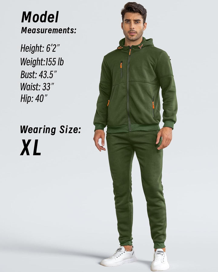 Comfortabele heren pullover en bijpassende joggingbroek, onderdeel van een trainingspak set.