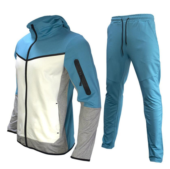 Man draagt het comfortabele Taavi heren trainingspak als casual vrijetijdskleding outfitset.