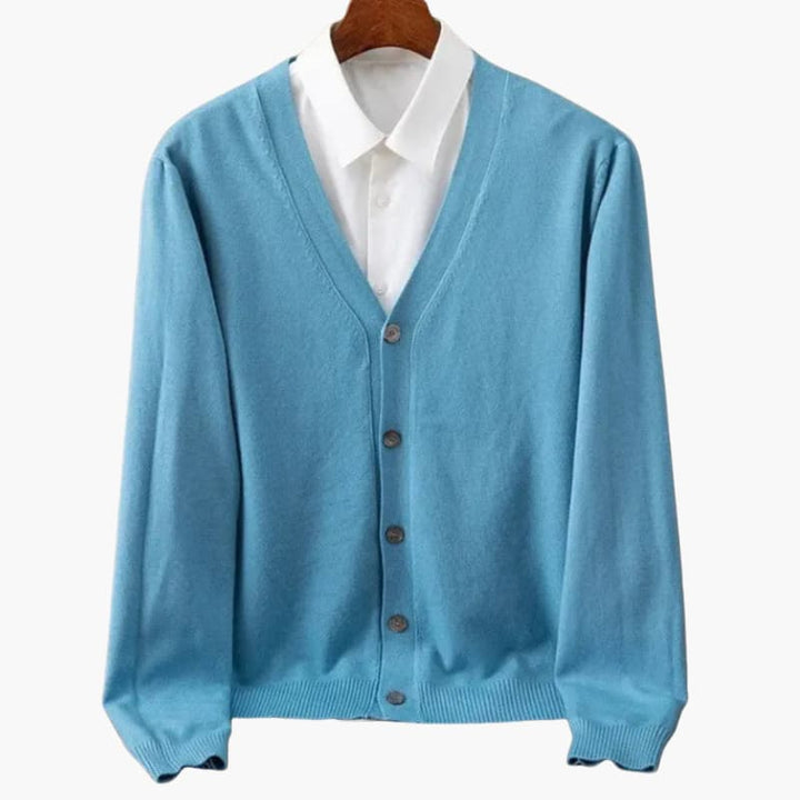Heren mode cardigan met V-hals, klassieke knopen en casual pasvorm voor dagelijkse lagen.