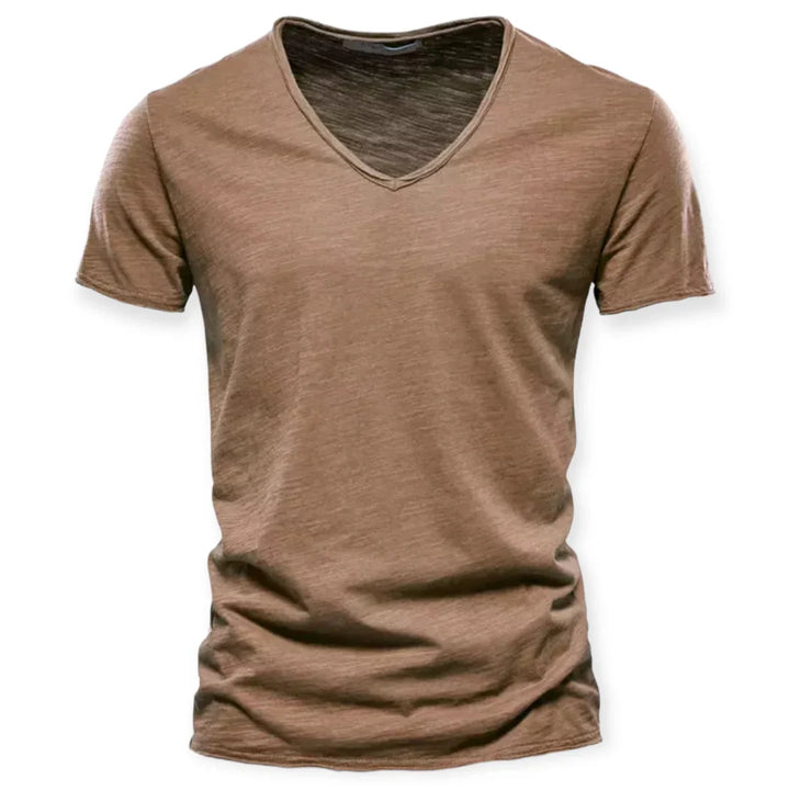 Trendy heren V-hals T-shirt, geschikt als zomer T-shirt met een ontspannen pasvorm.