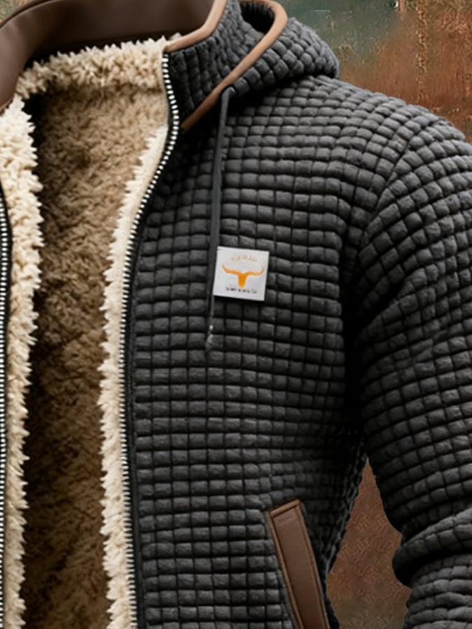 Achterzijde van de stijlvolle heren winterjas, met robuust design en perfecte pasvorm voor koud weer.