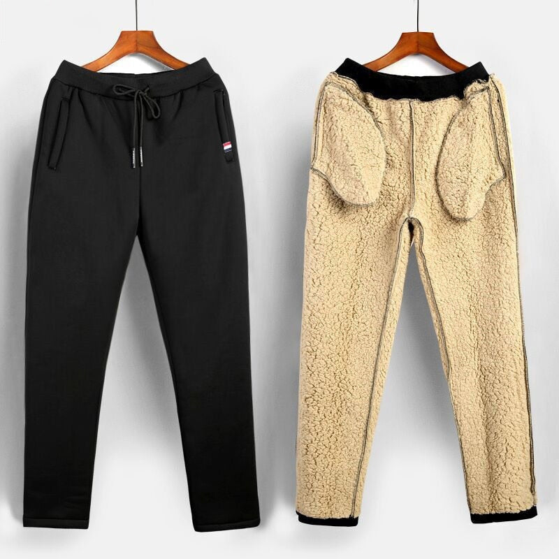 Heren thermobroek beschermt tegen kou. Ideale kleding voor sport en actieve vrijetijd in de winter.