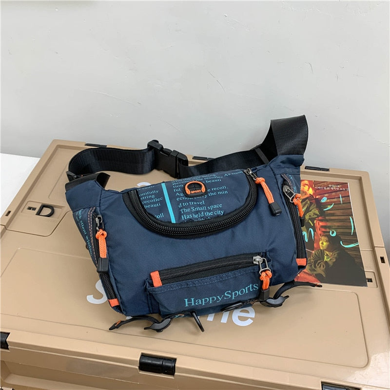 Zwarte waterbestendige slingtas voor heren, comfortabel & praktisch voor elke activiteit.