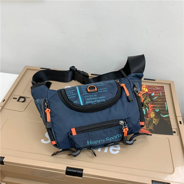 Zwarte waterbestendige slingtas voor heren, comfortabel & praktisch voor elke activiteit.