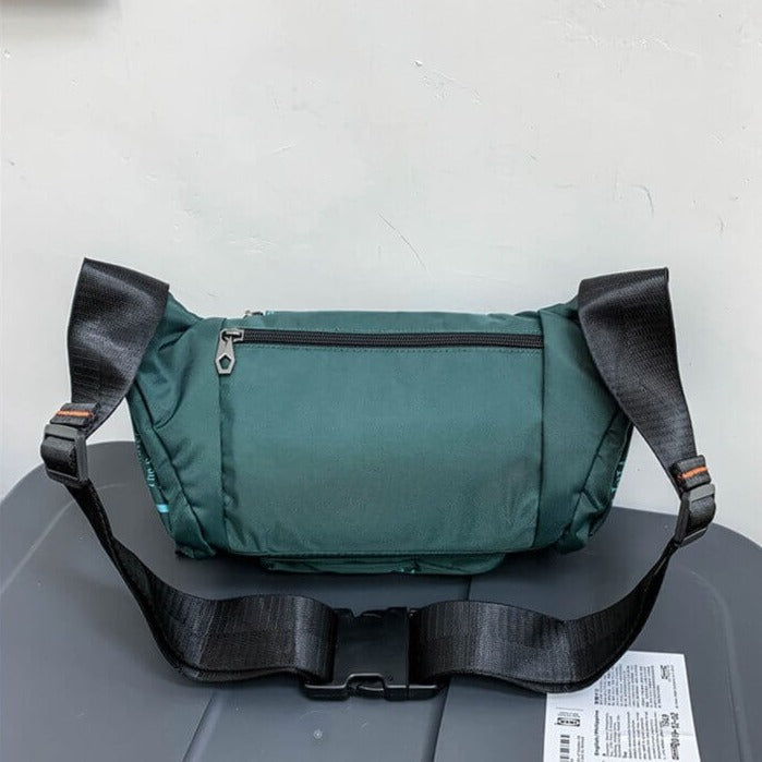 Outdoor heren heuptas met meerdere vakken, waterdicht nylon voor al je spullen.