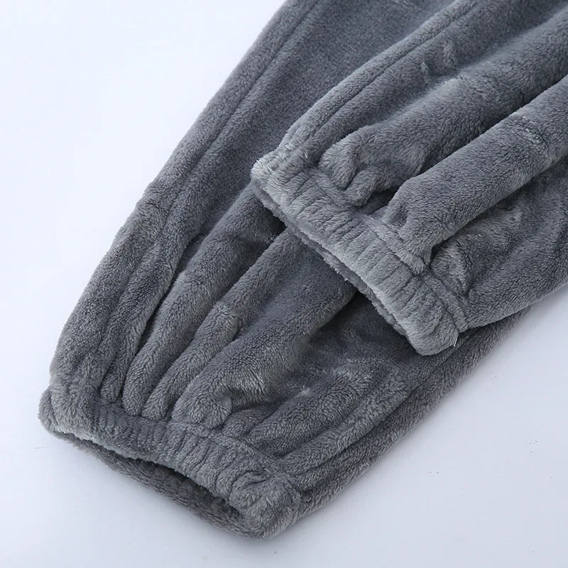 Blauwgestreepte heren pyjama, zachte en warme winter nachtmode loungewear.