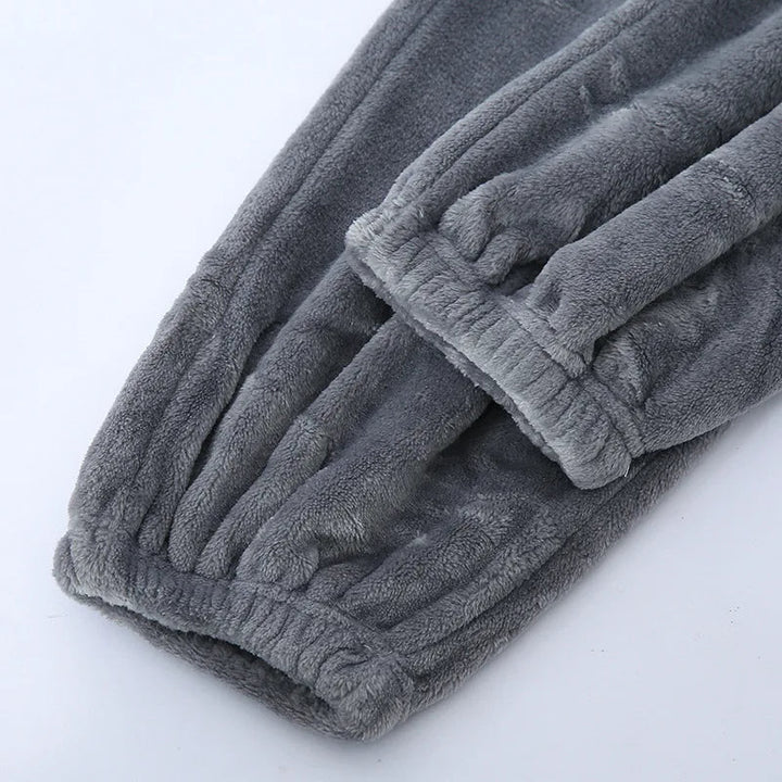 Blauwgestreepte heren pyjama, zachte en warme winter nachtmode loungewear.