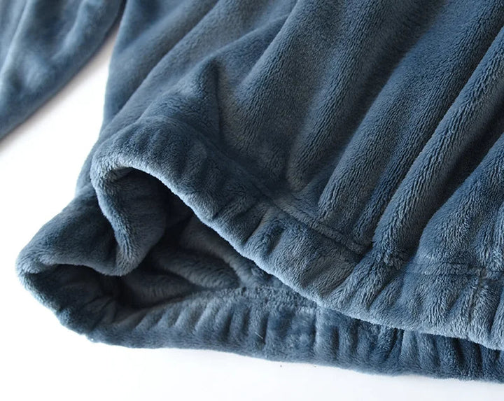 Tweedelige winter pyjama voor heren, comfortabele en modieuze nachtmode.