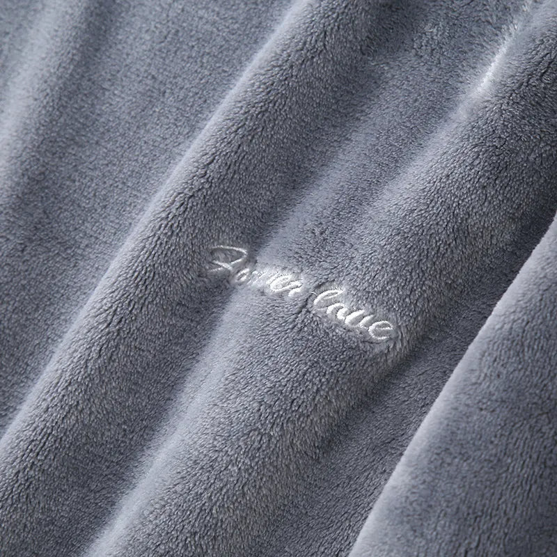 Zwarte heren pyjama set, comfortabele en warme kleding voor de winter.