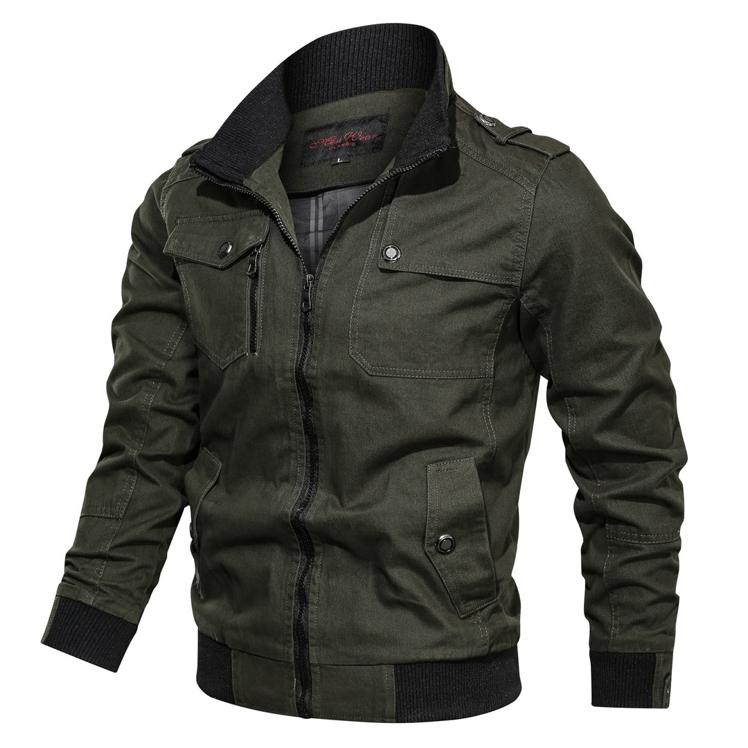 Stijlvol heren armyjack, slim fit design, ideaal voor een trendy herfst- of winterlook. Warme herenkleding.