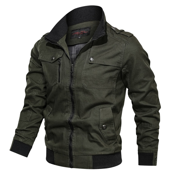 Stijlvol heren armyjack, slim fit design, ideaal voor een trendy herfst- of winterlook. Warme herenkleding.