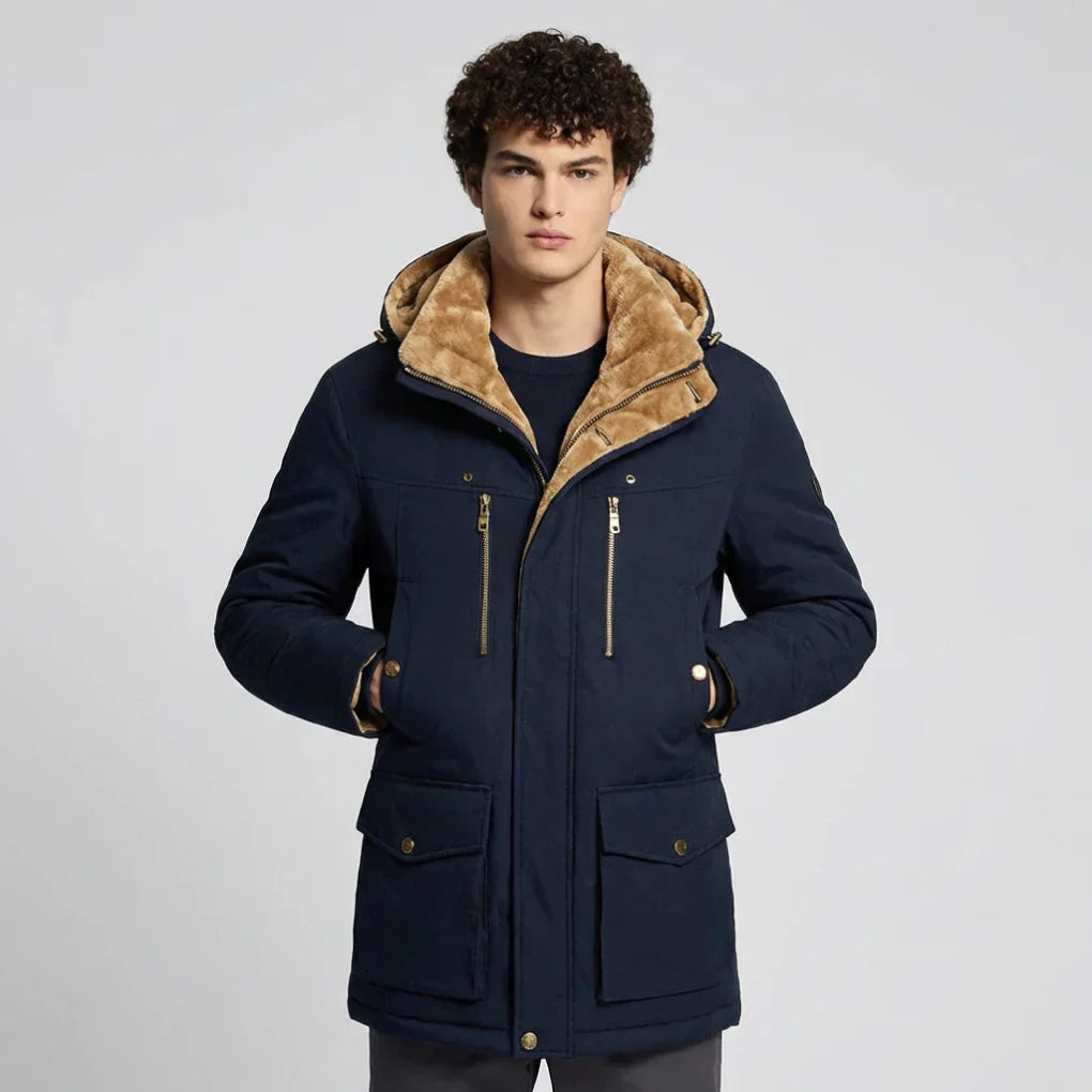 Heren winterjas met capuchon. Stijlvolle, warme en comfortabele jas, perfect voor koud weer en herenmode.