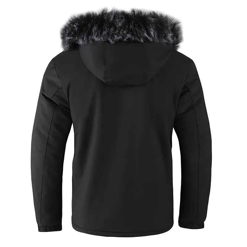 Moderne heren outdoor jas met capuchon, waterdicht en warm. Comfortabele jas voor koud weer.