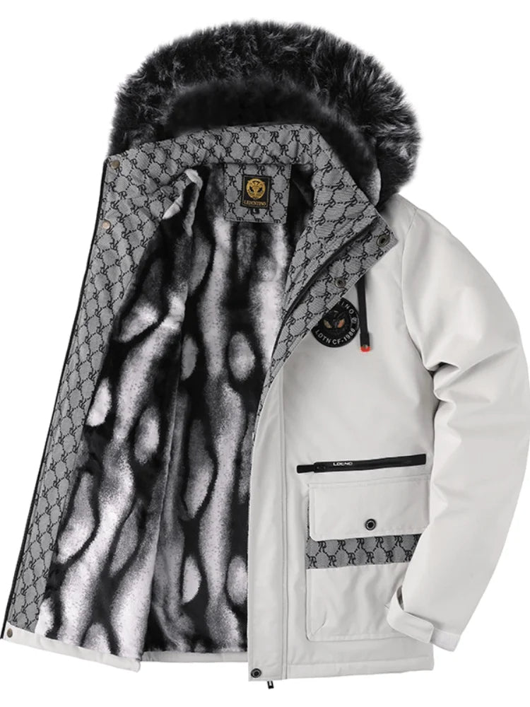 Robuuste waterdichte heren winterjas met capuchon. Perfecte buitenjas voor mannen in koud weer.