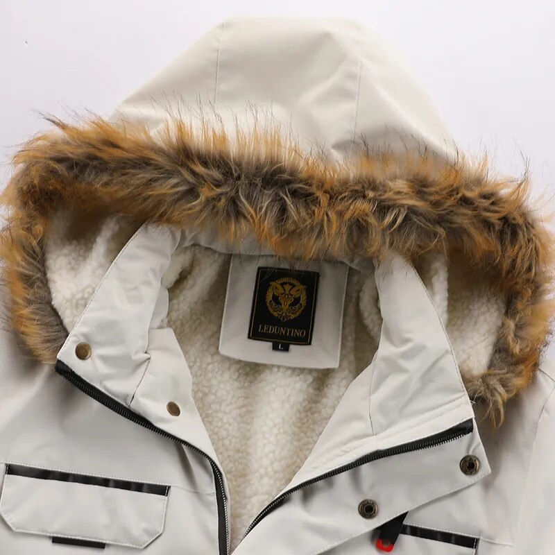 Stijlvolle heren parka met capuchon, ideaal voor stedelijke winterse looks.