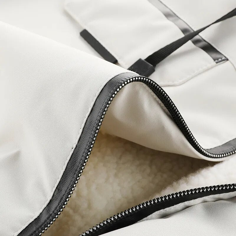 Sportieve heren winterjas met capuchon, ideaal voor winterse avonturen.