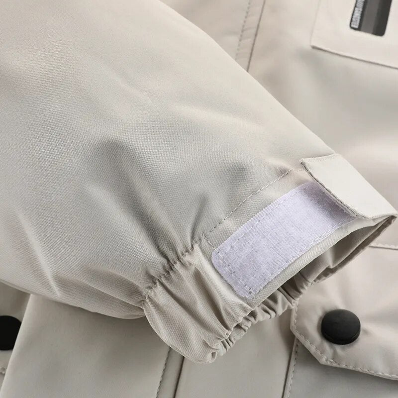 Stijlvolle heren winterparka, capuchon & bontkraag, voor modieuze winterlook.