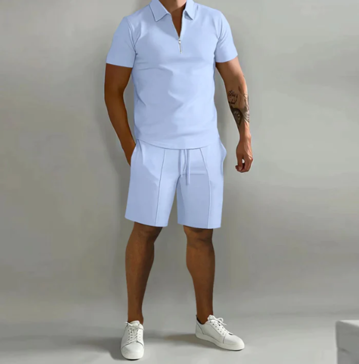 Modieuze heren poloshirt met rits en short set voor de zomer. Ideaal voor sport of casual vrijetijd.