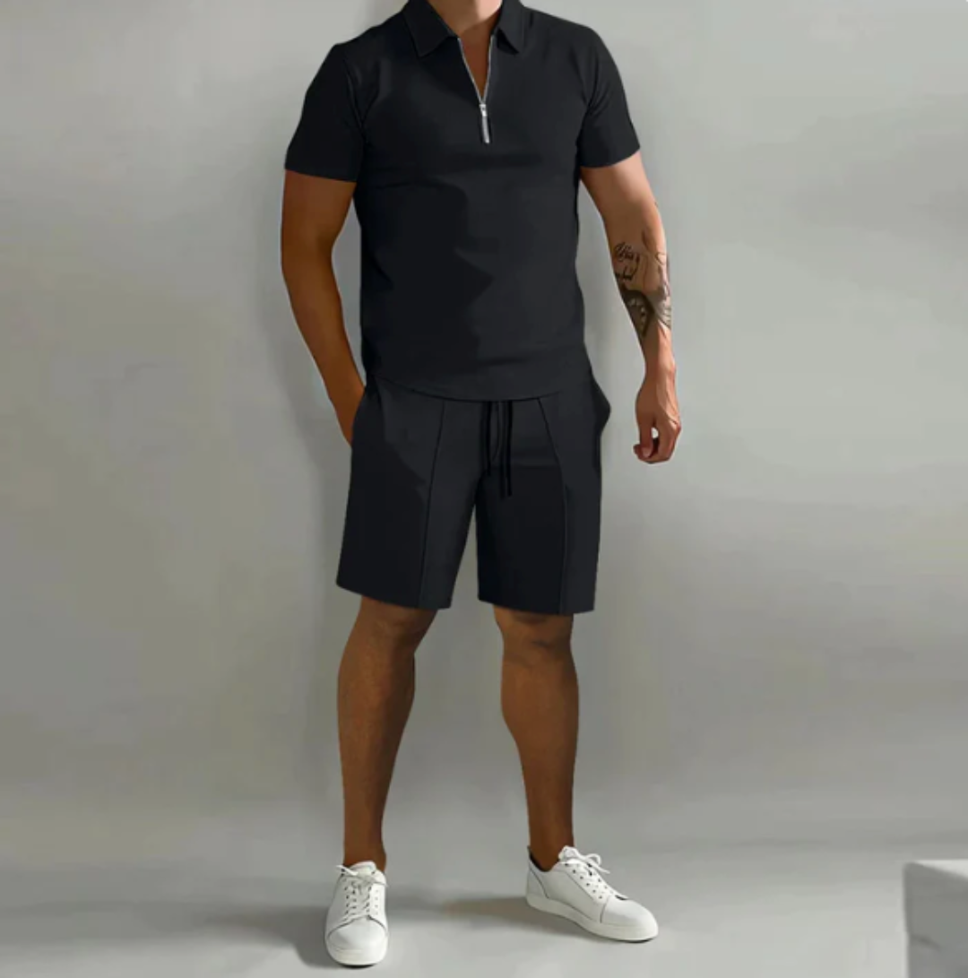 Complete heren sportset Dario: trendy poloshirt met rits en short voor een zomerse, modieuze look.