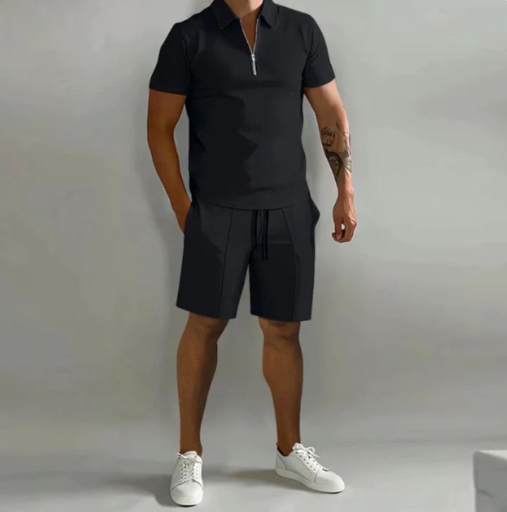 Complete heren sportset Dario: trendy poloshirt met rits en short voor een zomerse, modieuze look.
