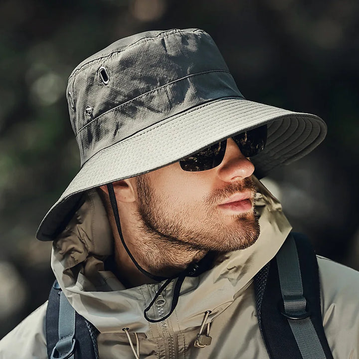 Duurzame heren zomer visserhoed, een essentieel accessoire voor effectieve UV-bescherming op zonnige dagen.