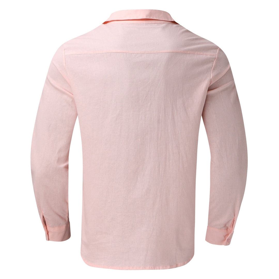 Modern heren zomerhemd met oversized button-down design, lange mouwen en losse pasvorm, perfect voor herenmode.