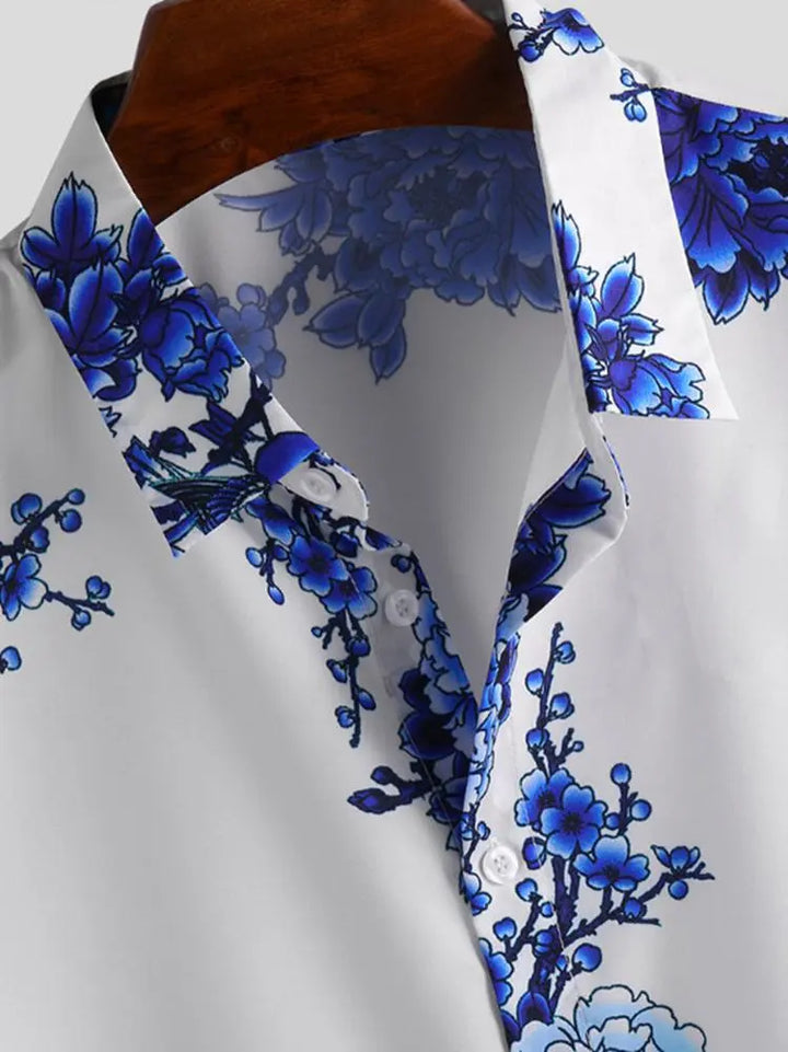 Trendy heren zomeroverhemd met kleurrijke bloemenprint en korte mouwen. Stijlvol voor vrijetijd en warme dagen.