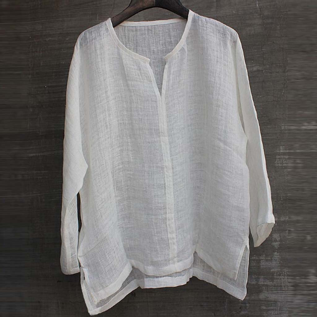 Man draagt comfortabele casual herenblouse, luchtige zomerse top, modieus en veelzijdig.