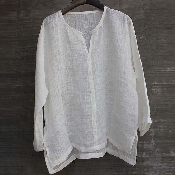 Man draagt comfortabele casual herenblouse, luchtige zomerse top, modieus en veelzijdig.