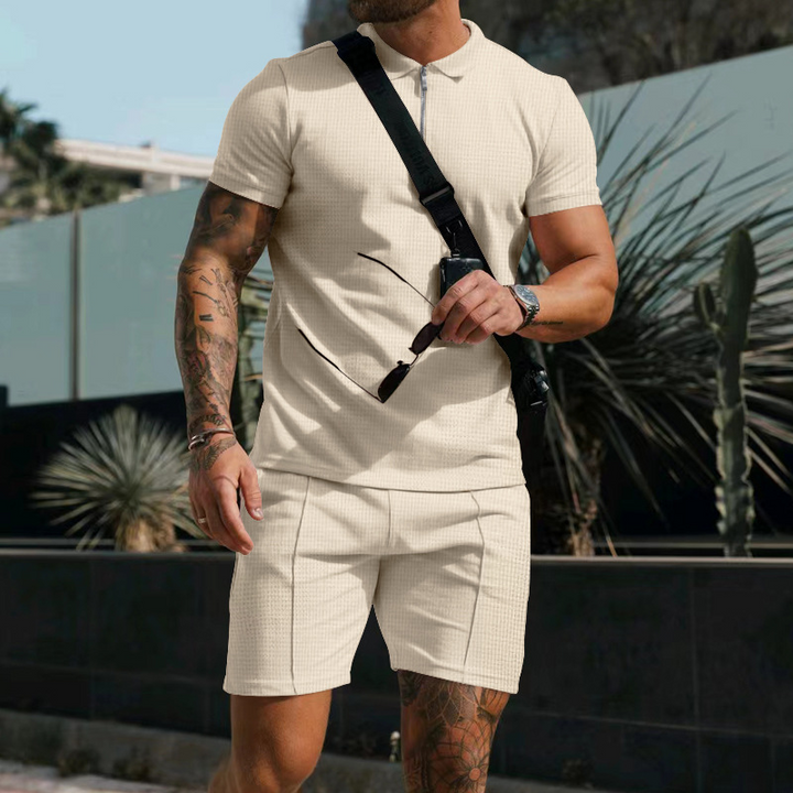 Comfortabele heren zomerset, ideaal voor vakantie en strand. Inclusief lichtgewicht overhemd en korte broek.