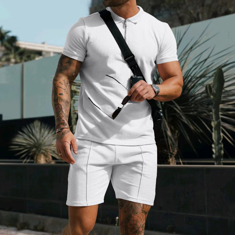 Ruben heren zomeroutfit: Modern knoopoverhemd met korte mouwen en losvallende shorts. Ideaal voor warme dagen.