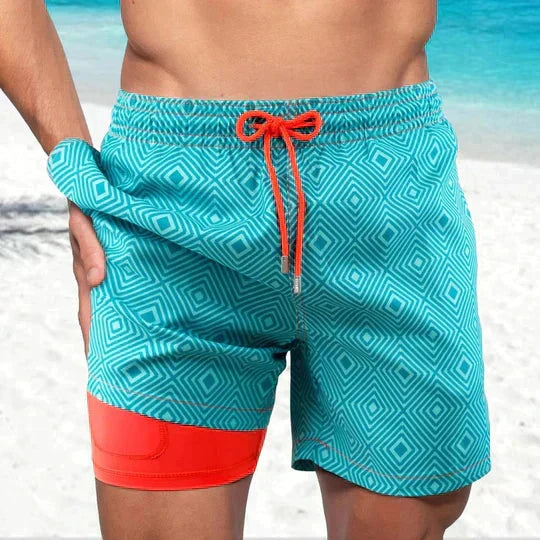 Zomerse strandkleding: herenzwembroek met binnenbroek en tropisch design.