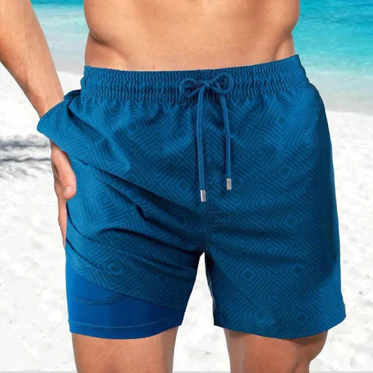 Modieuze zwemkleding voor heren met opvallend tropisch bladpatroon.