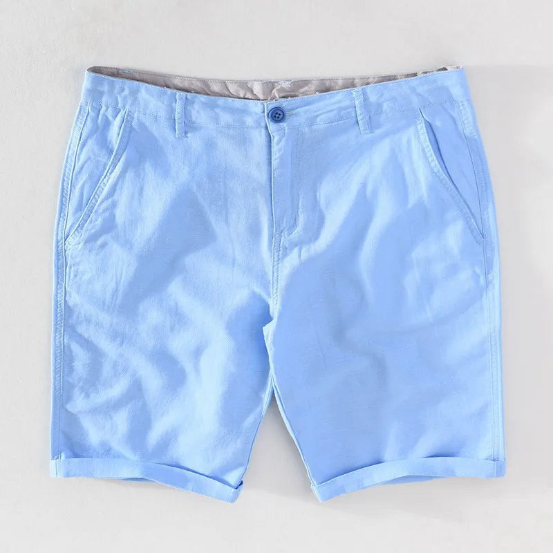 Modieuze herenshorts met rechte pasvorm en knoopsluiting, lichtgewicht en ademend voor een frisse zomerlook.