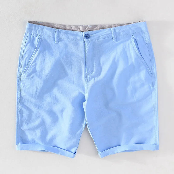 Modieuze herenshorts met rechte pasvorm en knoopsluiting, lichtgewicht en ademend voor een frisse zomerlook.
