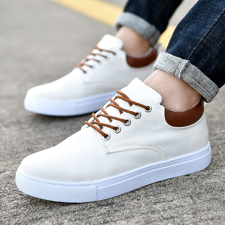 Achterkant van de David herensneakers, toont de robuuste ondersteunende zool.