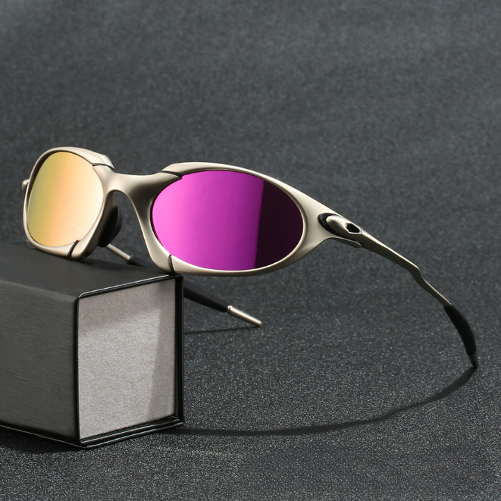Stijlvolle en lichtgewicht heren zonnebril met titanium frame en gepolariseerde UV-lenzen.