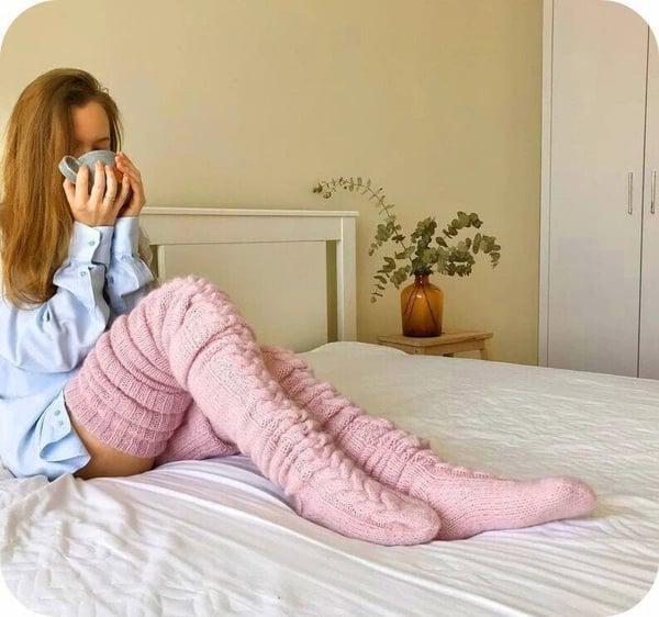 Warme wollen dames sokken met hoog gebreid design; perfect voor winterse dagen en comfort.