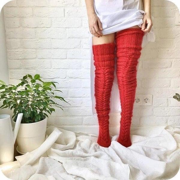WarmWool hoge gebreide wollen dames sokken, ultiem comfort en warmte voor koude winterdagen.