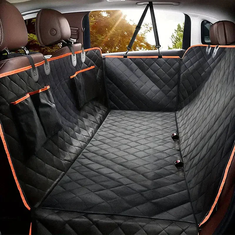 Comfortabele hondenmand auto met traagschuim voor ontspannen reizen; een luxe honden accessoire.